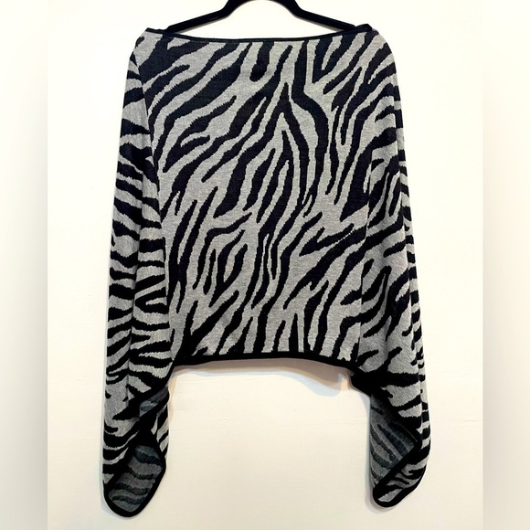 NY Collection Sweaters - NY Collection Black and Gray Zebra Pattern Poncho